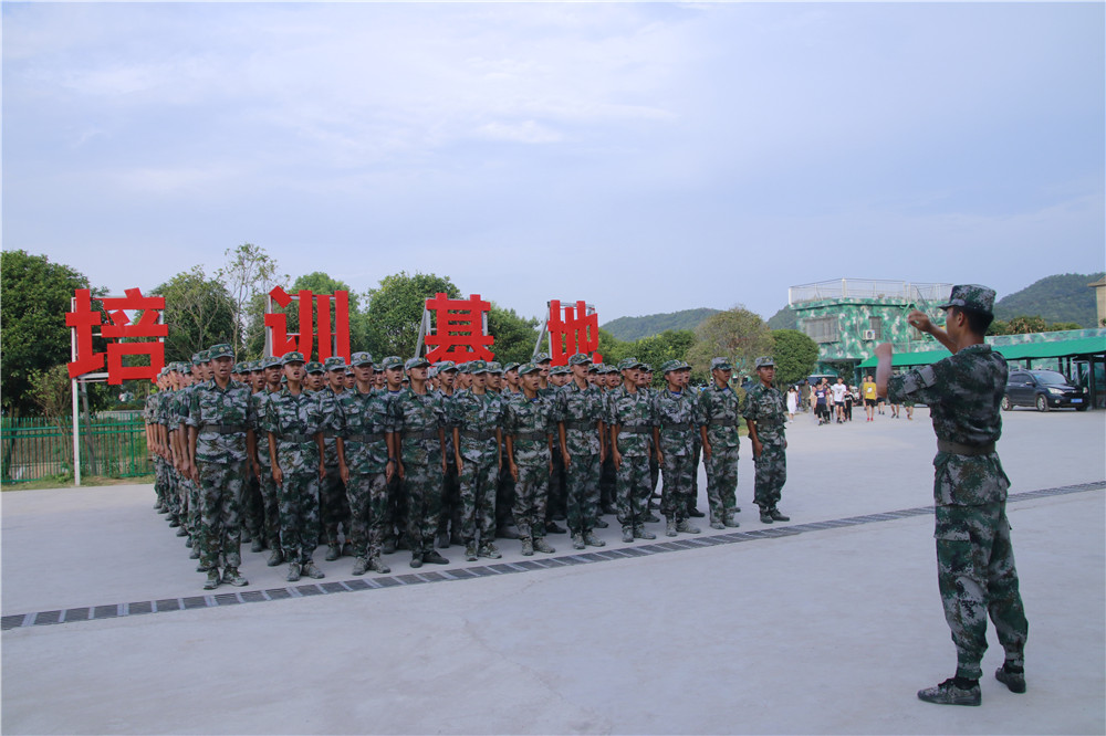 士官学员训练